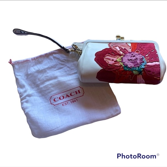 Extremely Rare Coach Poppy Wristlet. Mint Condition - Picture 1 of 4